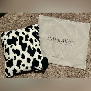 NWT Staykation Kountry Collection Cow Quillow